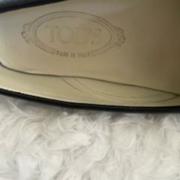 ❤️❤️❤️PRICE DROP❤️❤️❤️Tod's Black Driving Loafer - Picture 6 of 8